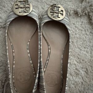 Tory Burch Women's Flats - Gold and Cream Stripes